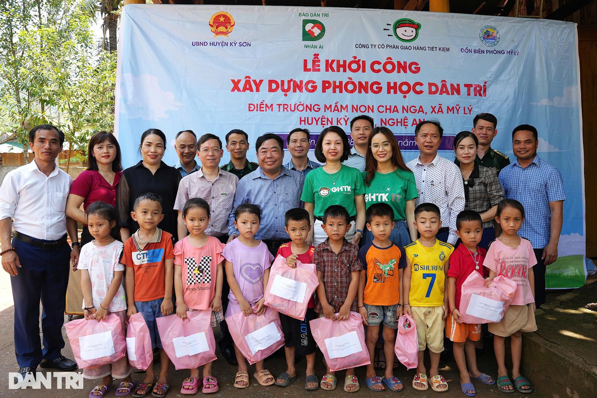 Khởi công phòng học Dân trí nơi bản nghèo heo hút ở xứ Nghệ