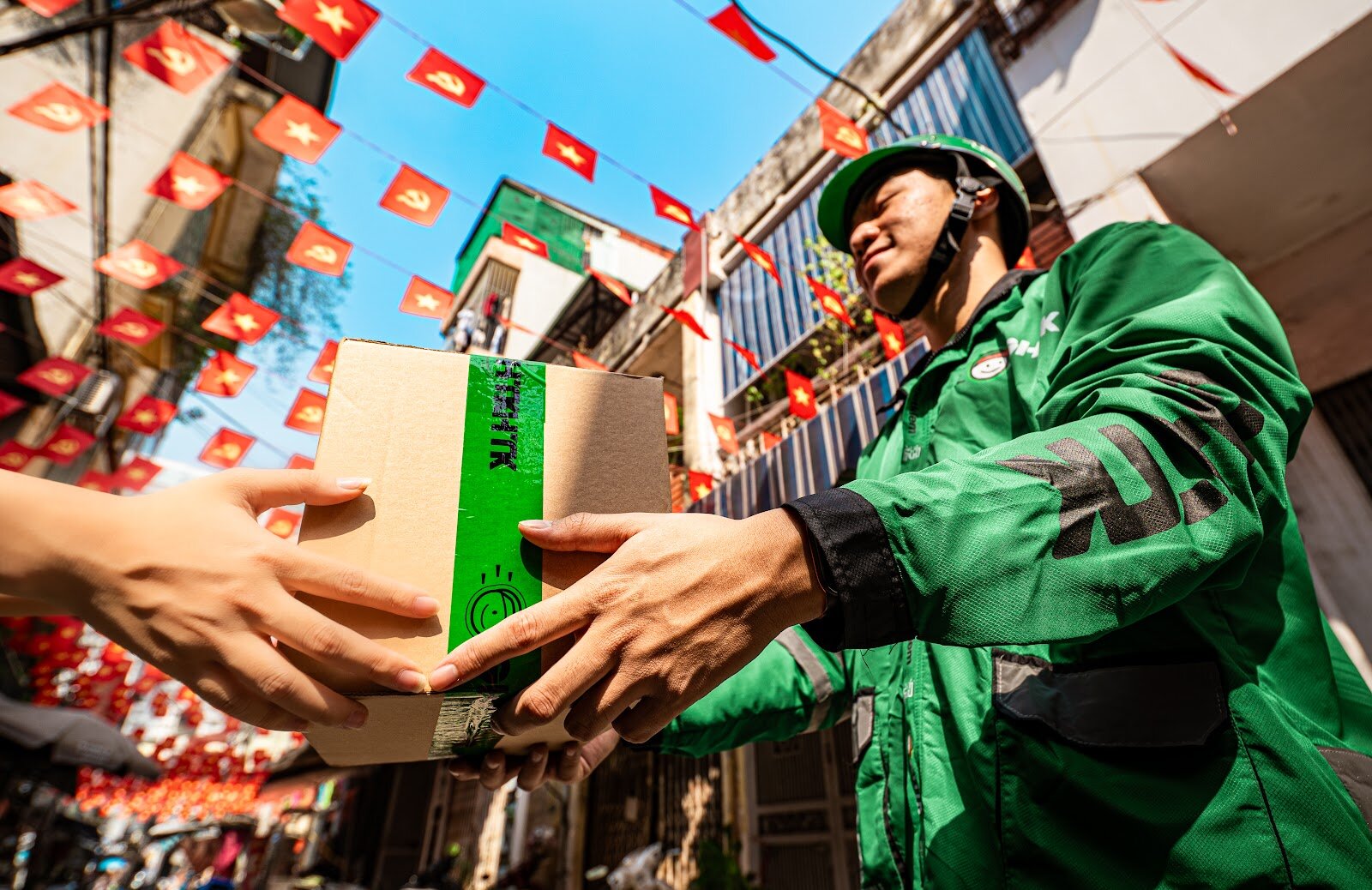 Tối ưu logistics ngành thời trang theo vòng đời sản phẩm ngắn