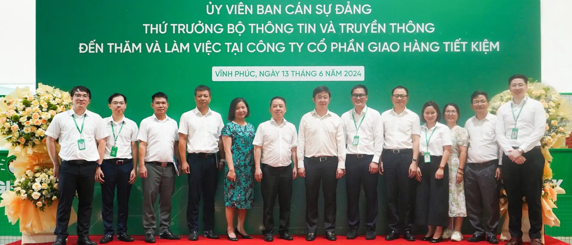 GHTK đón tiếp Thứ trưởng và Đoàn công tác Bộ Thông tin và Truyền thông đến thăm kho Bình Xuyên