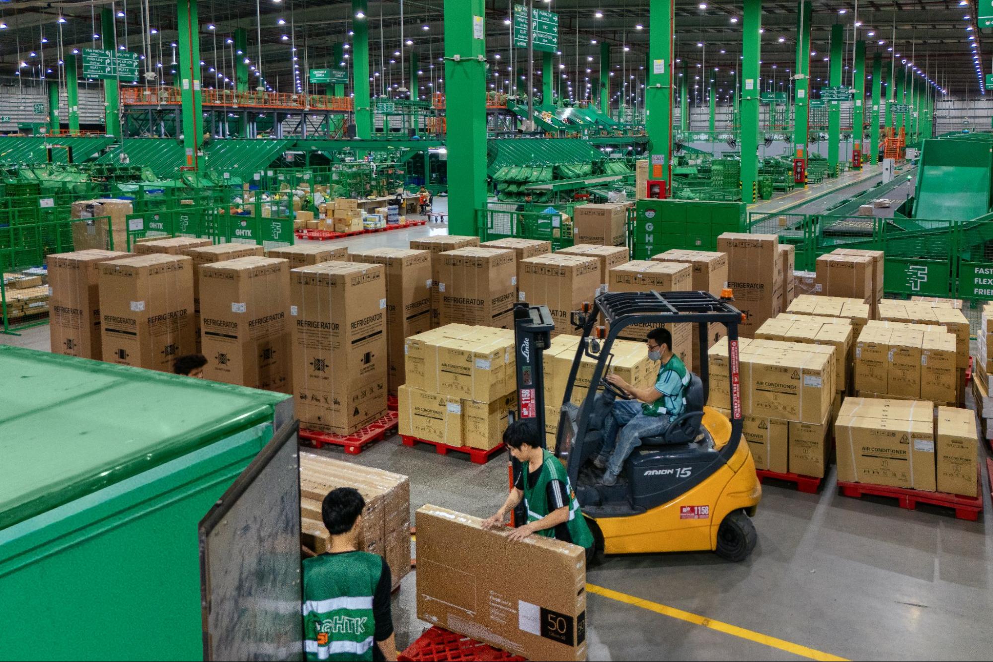 Hàng lẻ là gì? Giải pháp vận chuyển tối ưu cho lô hàng nhỏ tại GHTK