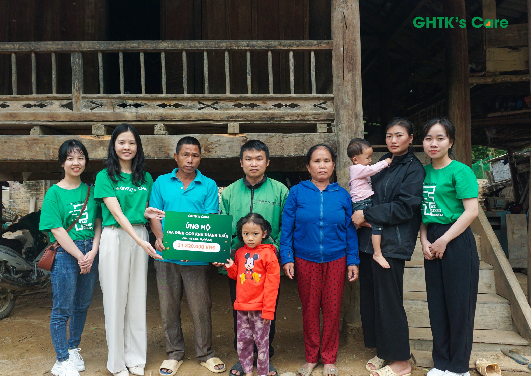 Hành trình trao yêu thương số 50: Chỉ mong bão lũ dừng lại sau cánh cửa