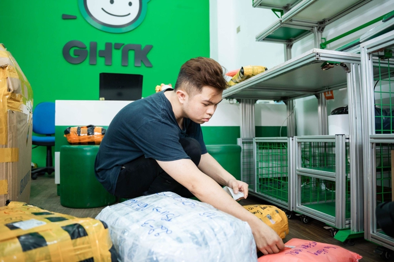 Giải pháp logistics cho công ty thời trang của GHTK: Bí quyết thành công giữ chân khách hàng