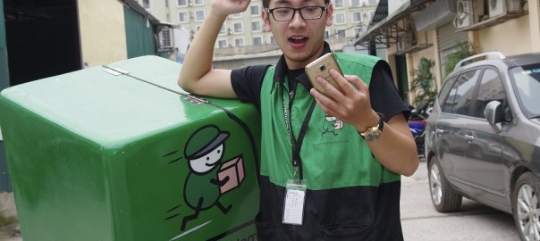 Nghề shipper- tiết kiệm tiền điện thoại như thế nào?