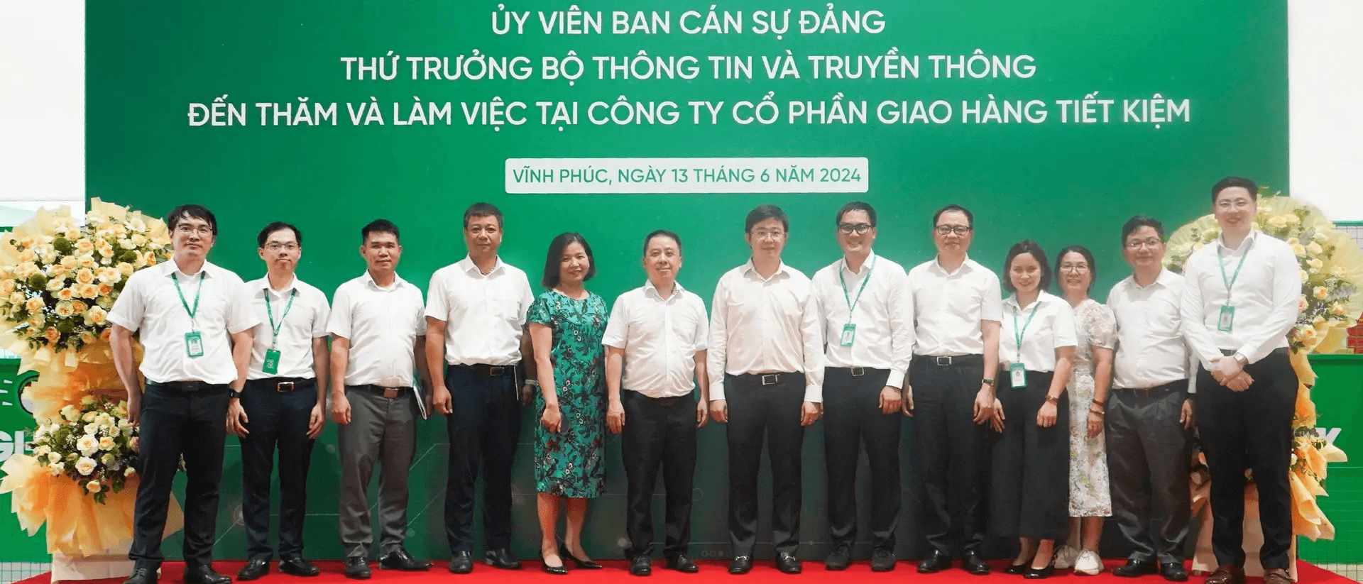 GHTK đón tiếp Thứ trưởng và Đoàn công tác Bộ Thông tin và Truyền thông đến thăm kho Bình Xuyên