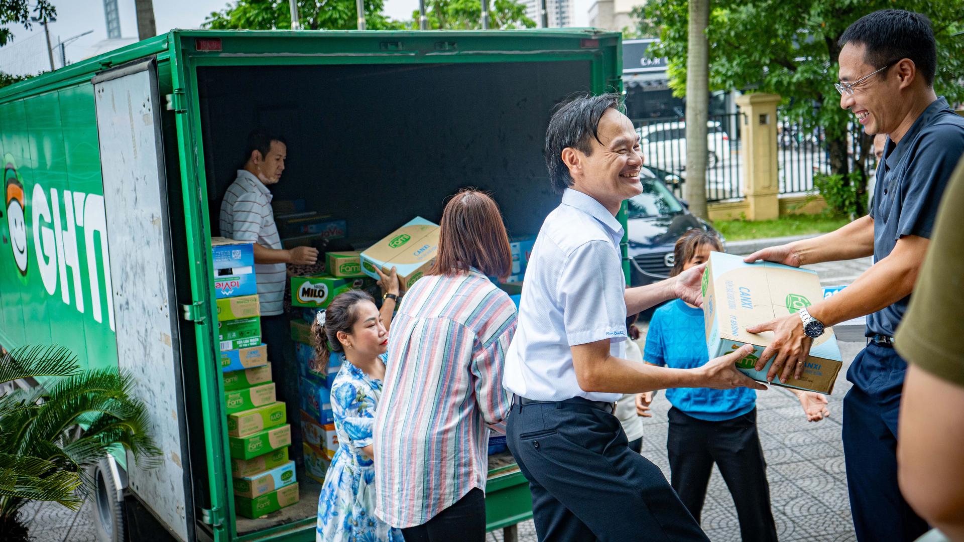 Khi triệu tấm lòng hướng về miền bão lũ