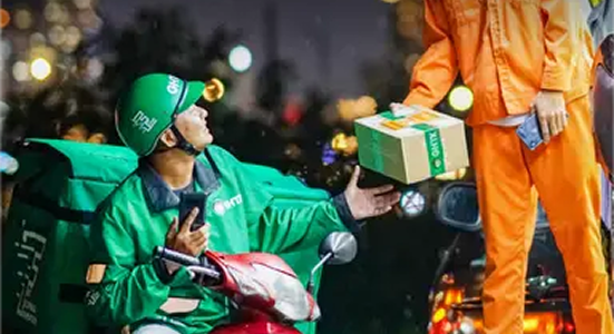 Cho phép khách hàng lựa chọn những gì họ muốn giữ. Dịch vụ này giúp người mua linh hoạt lựa chọn từ nhiều sản phẩm tại thời điểm giao hàng, giúp việc mua sắm trở nên tiện lợi và thú vị hơn.