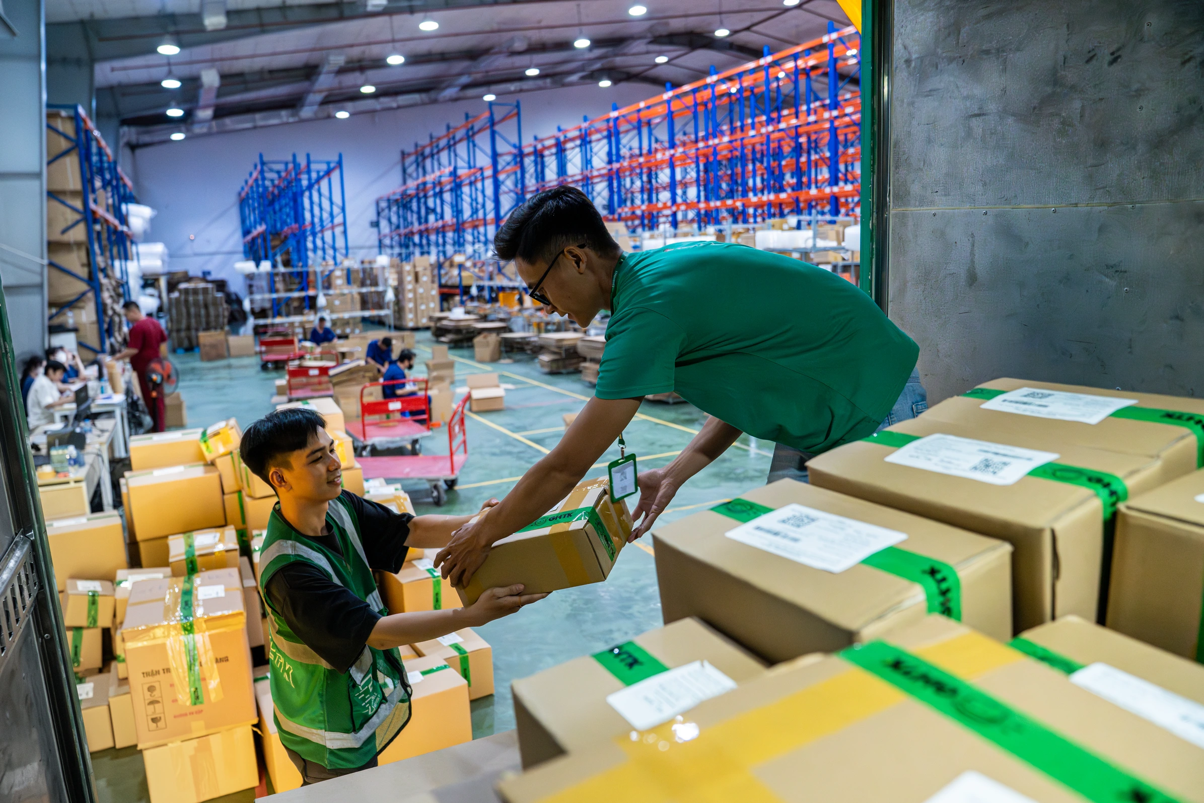 Cam kết giao hàng đúng tiến độ đến nhà thuốc, bệnh viện, phòng khám và chuỗi bán lẻ