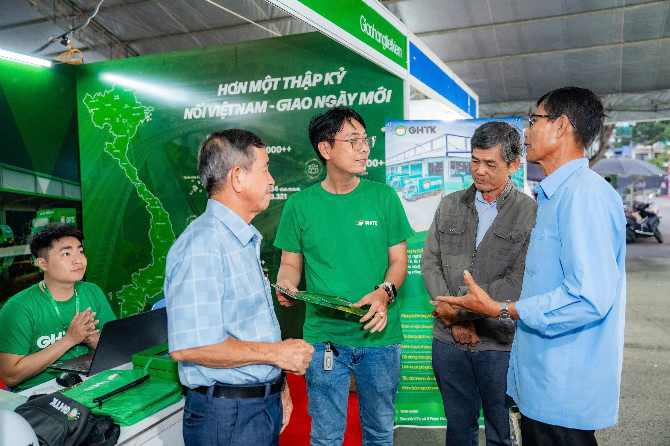 GHTK đồng hành chuyển mình cùng doanh nghiệp và nông sản địa phương tại Triển lãm Thành tựu nông nghiệp tỉnh Đồng Nai 2025